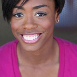 Martha Nichols 飾演 Dancer