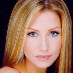 Deborah Odell 飾演 Jane