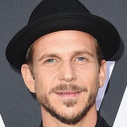 Gustaf Skarsgård 飾演 The Butcher