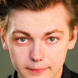 Gleb Danilov - 最後的前線演員 飾演Slavik Nikitin