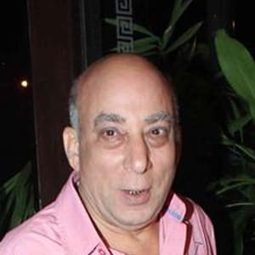 Mithilesh Chaturvedi 飾演 Old Man