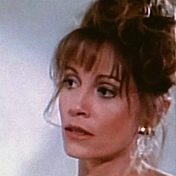 Deborah Hobart - 愛情魔力演員 飾演Lorene Tuttle