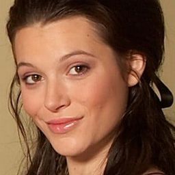 Nathalie Lunghi - 雙面任務演員 飾演Charlie