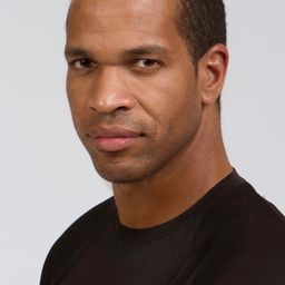 麥翠絲·費騰 飾演 Matrix