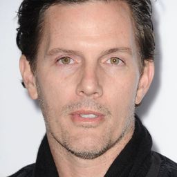 Rick Otto 飾演 Sheriff Lee Dylan