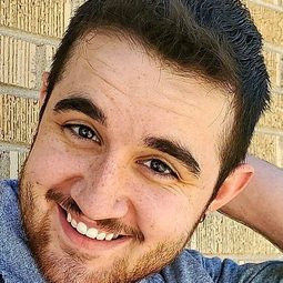 Aiden Berzins 飾演 Taylor Berzins