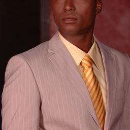 Winslow Iwaki 飾演 Senegalese