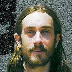 Matt Beacham 飾演 Arresting Officer