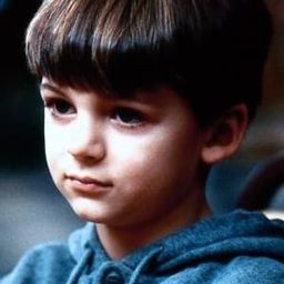 Carl J. Matusovich 飾演 Mathilda's Brother