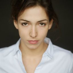 Malya Roman 飾演 Self