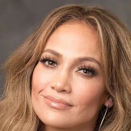 珍妮花露柏絲 飾演 Self