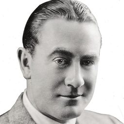 Owen Moore - A Star Is Born演員 飾演Casey Burke