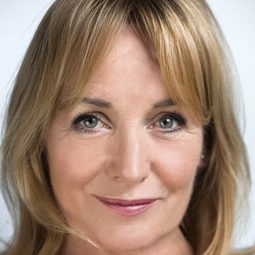 Caroline Langrishe 飾演 Jasmine "Jas" Welker