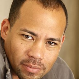 Gerald Webb - 小狗當家演員 飾演Columbus (voice)