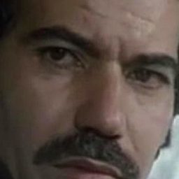 Tony Askin 飾演 Man on Train