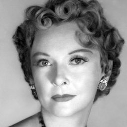 Dorothy Stickney 飾演 Hilda