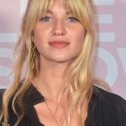 康絲坦思·阿努特 飾演 Alexandra