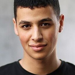 Hamza Othman 飾演 Dino