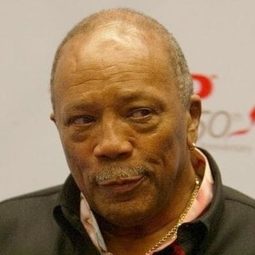 昆西·鍾斯 飾演 Self