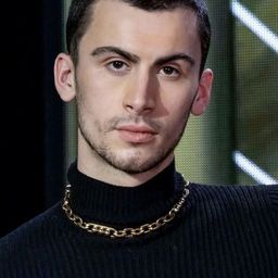 Christian Cowan - 娃娃看天下2：聖誕奇蹟演員 飾演Self