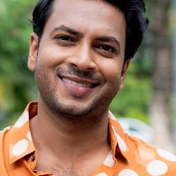 拉格·梅爾 - 鄉下佬也拍戲演員 飾演Maridesh Babu