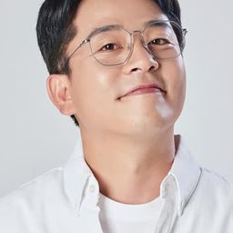 Kim Joon-ho - 熊男演員 飾演Detective 5