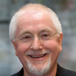 Patrick Doyle 飾演 Martin (voice)