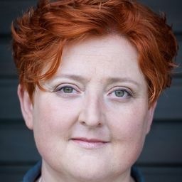 Veronika Polly 飾演 Verkäuferin / Tierhandlung