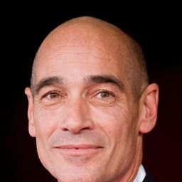 Jean-Marc Barr 飾演 Terry