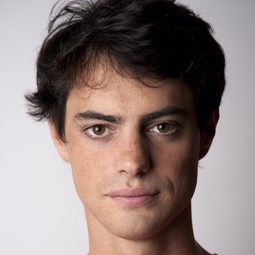 Arthur Fenwick 飾演 Christophe