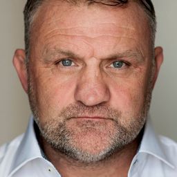 Mark Sheals - Weekender演員 飾演Nigel