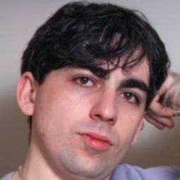 Chris Stein 飾演 Self