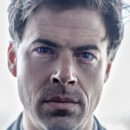 Nathan Rippy 飾演 Dennis (voice)