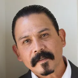 艾米里歐·李維拉 - 酒過漫畫人生演員 飾演Jesus Alvarado