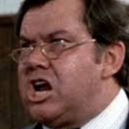 Ed Call 飾演 Henry Haney