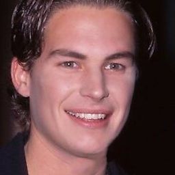 Dan O'Donahue 飾演 Brad