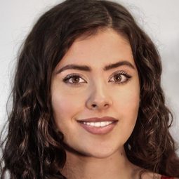 Micaela Lozano 飾演 Julie
