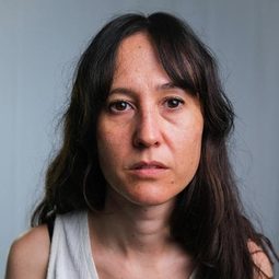 蘇菲艾斯林 飾演 Mrs. Iqbal