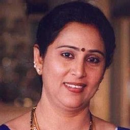 Geetha 飾演 Meiyaththa, Nachiappan's Wife