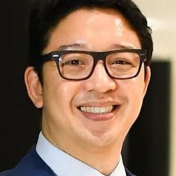 Rj Ledesma 飾演 Prof. Gomez