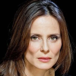 埃塔娜·桑切斯·吉永 飾演 Beatriz