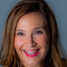 Jane McCarry - Still Game: The Story So Far演員 飾演Self - Isa Drennan