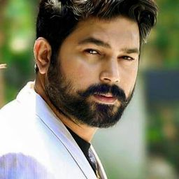 Anwar Shereef 飾演 C.I Murali Mohankumar