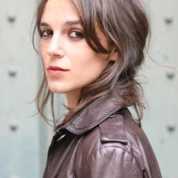 Emilie Chesnais 飾演 Nina