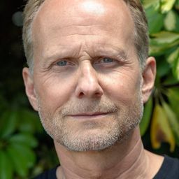 尼爾斯·亞頓·歐普勒夫 - 靈異空間導演