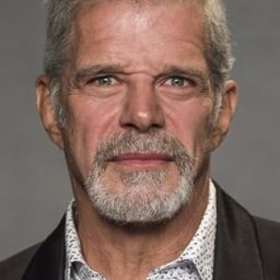 Raul Gazolla 飾演 Noivo de Rose