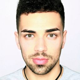 卡彌爾·皮特洛夫斯基 飾演 Set staff