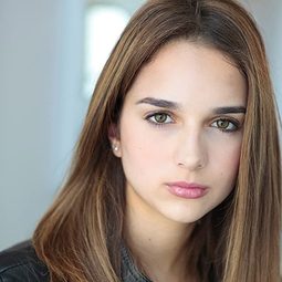Valeria Jauregui 飾演 Kathy Martinez