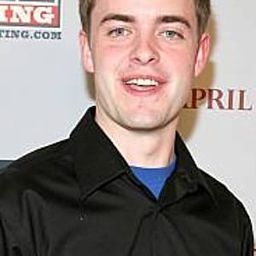 William Grennan 飾演 Mike