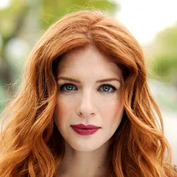 瑞秋·勒菲佛 飾演 Victoria